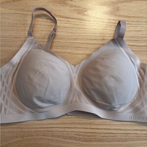 NWT Honey love Silhouette Bra 40C/D Sand Full Coverage Wireless Adjustable Strap